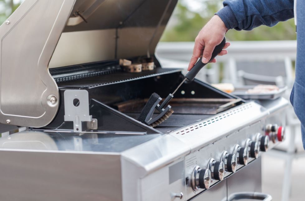 cleaning a bbq